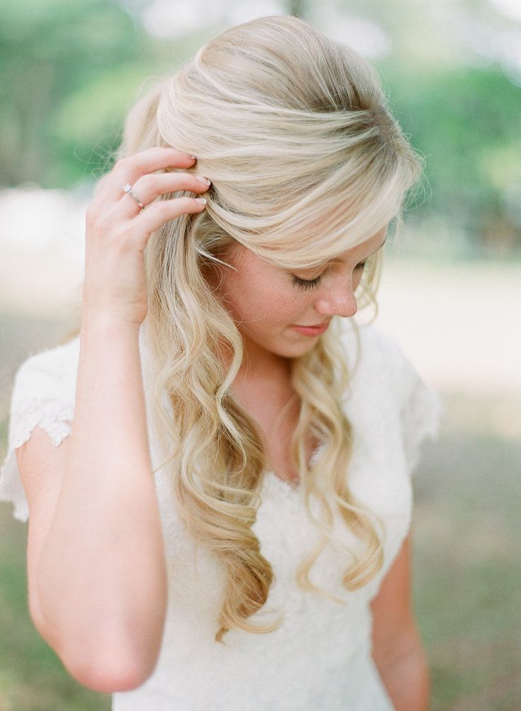 16 Overwhelming Half Up Half Down Wedding Hairstyles – Pretty Designs Regarding Blonde Half Up Bridal Hairstyles With Veil (View 8 of 25)