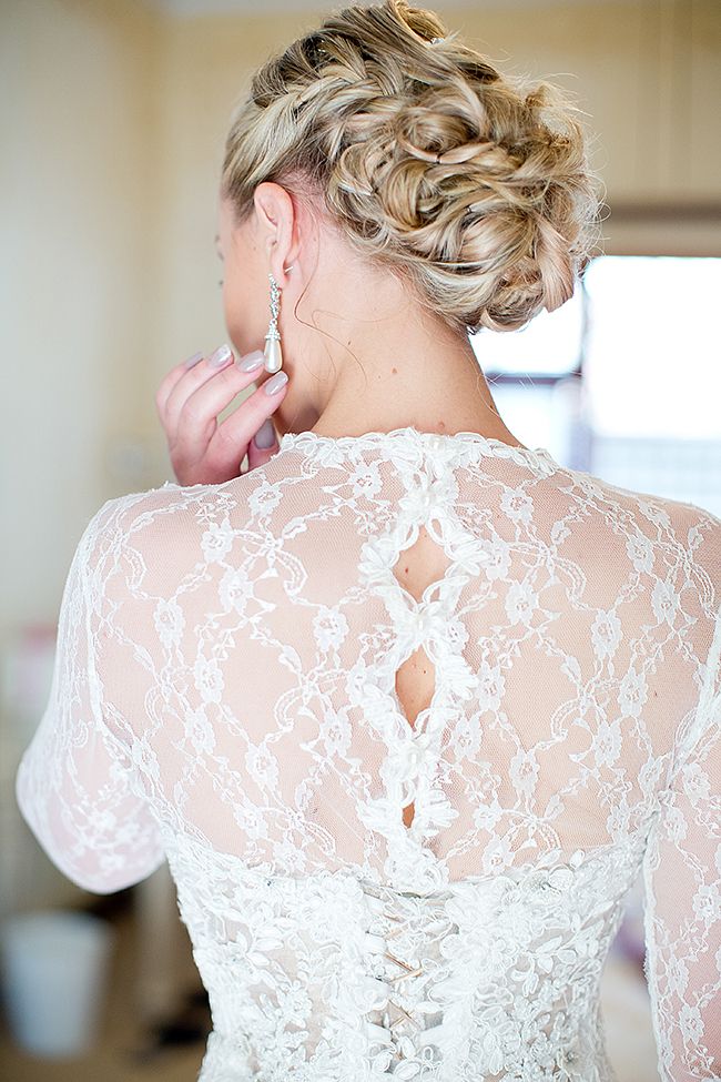 17 Jaw Dropping Wedding Updos & Bridal Hairstyles Throughout Sparkly Chignon Bridal Updos (View 19 of 25)