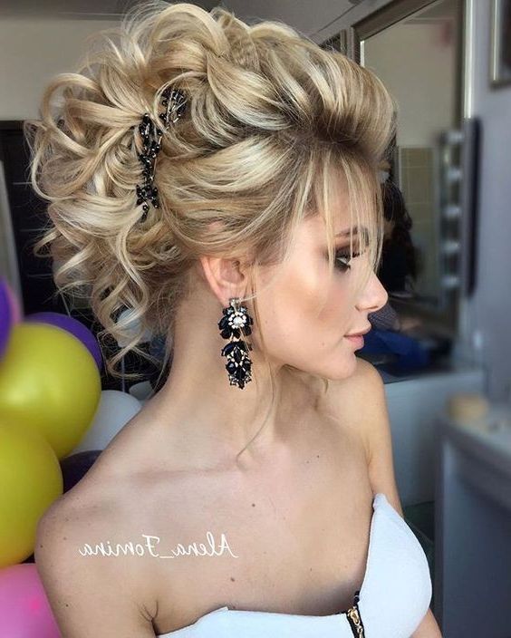 18 Elegant Hairstyles For Prom 2019 Within Formal Faux Hawk Bridal Updos (View 17 of 25)