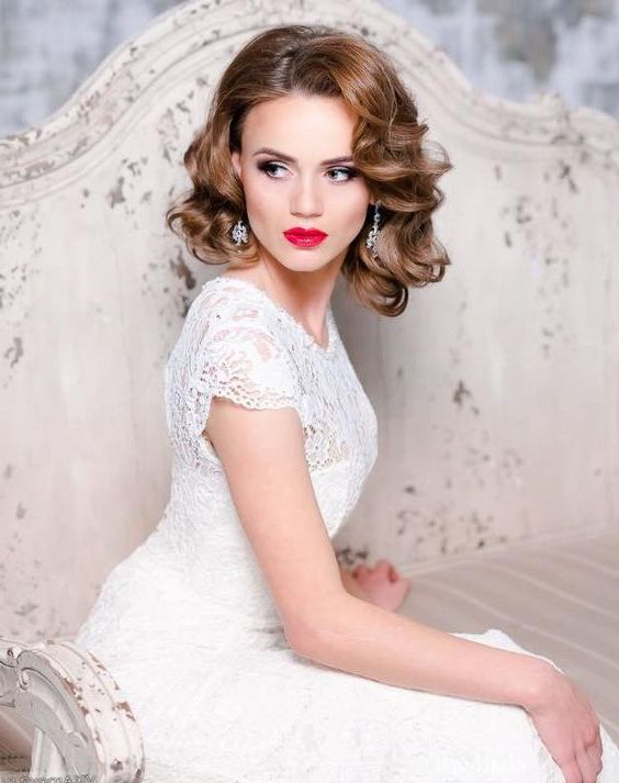 18 Stylish Wedding Hairstyles For Short Hair Inside Short Wedding Hairstyles With Vintage Curls (View 17 of 25)