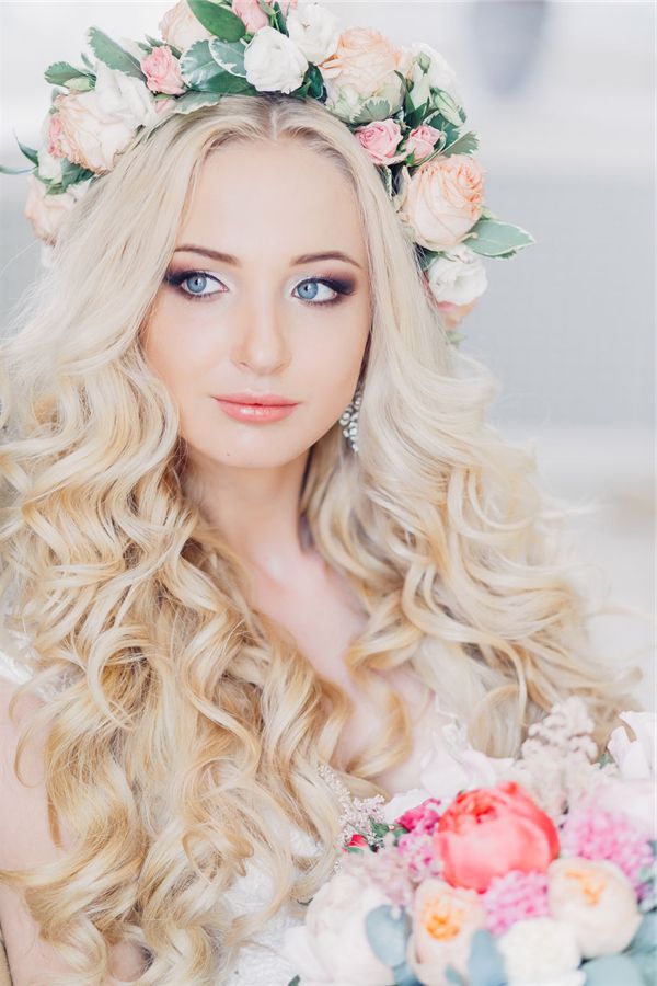 25 Romantic Long Wedding Hairstyles Using Flowers | Deer Pearl Flowers With Regard To Flower Tiara With Short Wavy Hair For Brides (View 25 of 25)