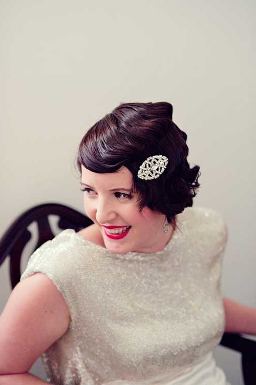 25 Short Hair Bridal Styles With Regard To Short Wedding Hairstyles With Vintage Curls (View 18 of 25)