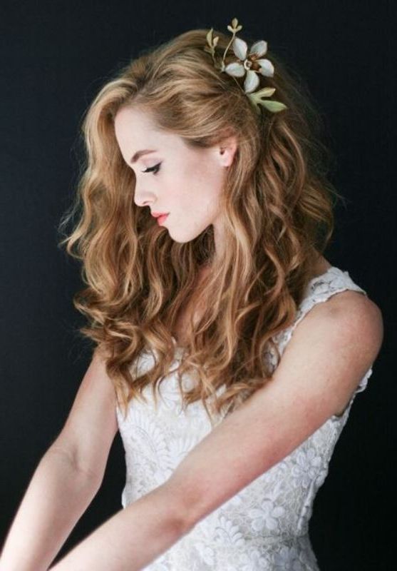 45 Charming Bride's Wedding Hairstyles For Naturally Curly Hair With Regard To Large Curl Updos For Brides (View 11 of 25)