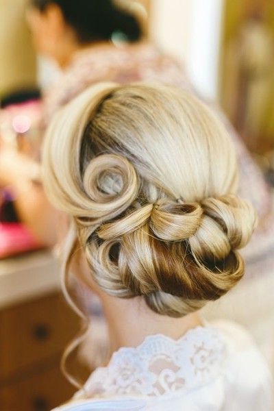 Utterly Chic Vintage Wedding Hairstyles In 2019 | Wedding Hairstyles Regarding Retro Wedding Hair Updos With Small Bouffant (View 9 of 25)