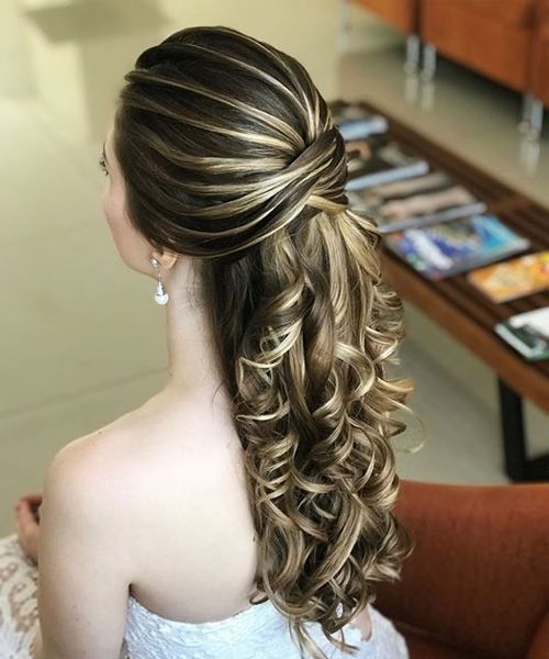 15+ Unbelievable Long Curly Wedding Hairstyles To Look Spectacular With Regard To Long Hairstyles Curls Wedding (View 12 of 25)
