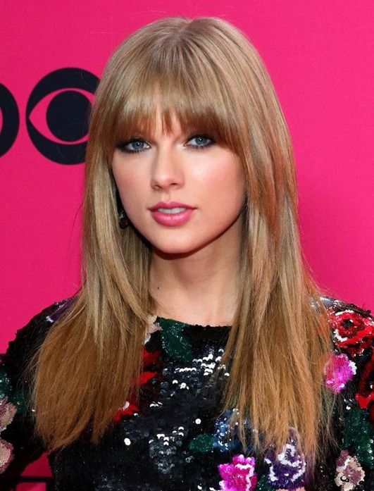 16 Taylor Swift Hairstyles – Popular Haircuts With Taylor Swift Long Hairstyles (View 8 of 25)