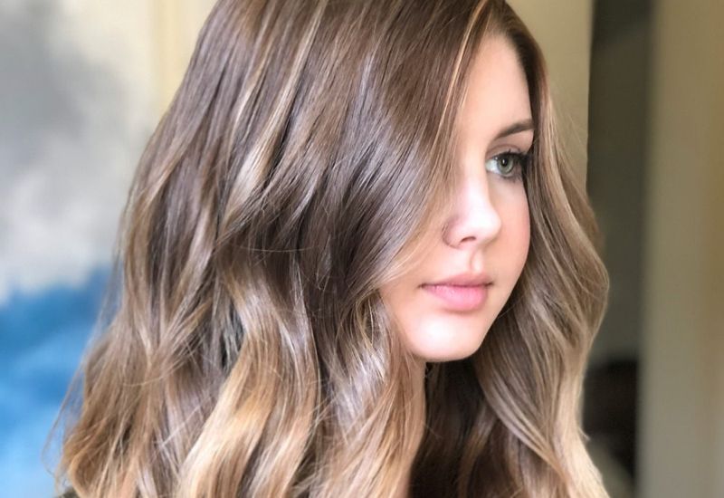 18 Most Flattering Long Hairstyles For Round Faces (2019 Trends) In Long Hairstyles For Round Face (View 3 of 25)