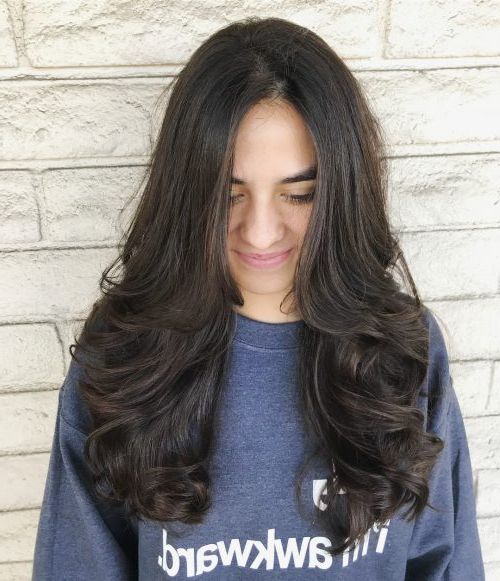 18 Most Flattering Long Hairstyles For Round Faces (2019 Trends) Inside Long Haircuts For Round Faces (Photo 15 of 25)
