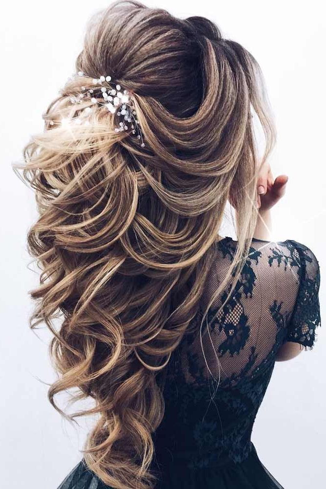 22 Perfect Prom Hairstyles For A Head Turning Effect In The Party For Perfect Prom Look Hairstyles (Photo 11 of 25)