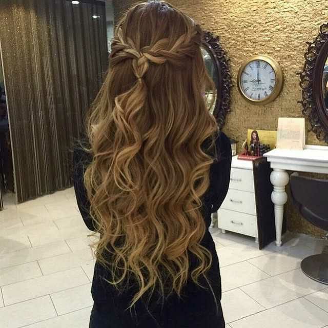 22 Perfect Prom Hairstyles For A Head Turning Effect In The Party Throughout Charming Waves And Curls Prom Hairstyles (Photo 1 of 25)