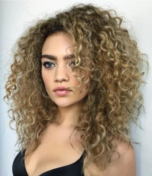 23 Glamorous Layered Curly Hair To Shine Throughout Long Hairstyles With Layers And Curls (View 10 of 25)
