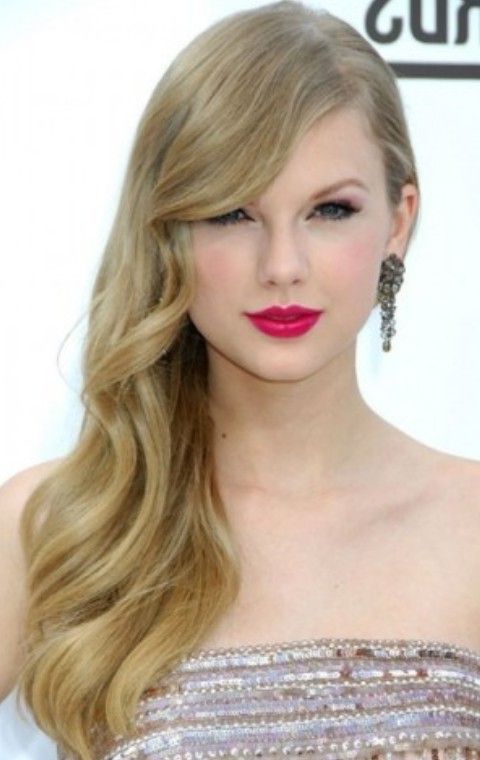 26 Taylor Swift Hairstyles – Celebrity Taylor's Hairstyles Pictures Regarding Taylor Swift Long Hairstyles (View 2 of 25)