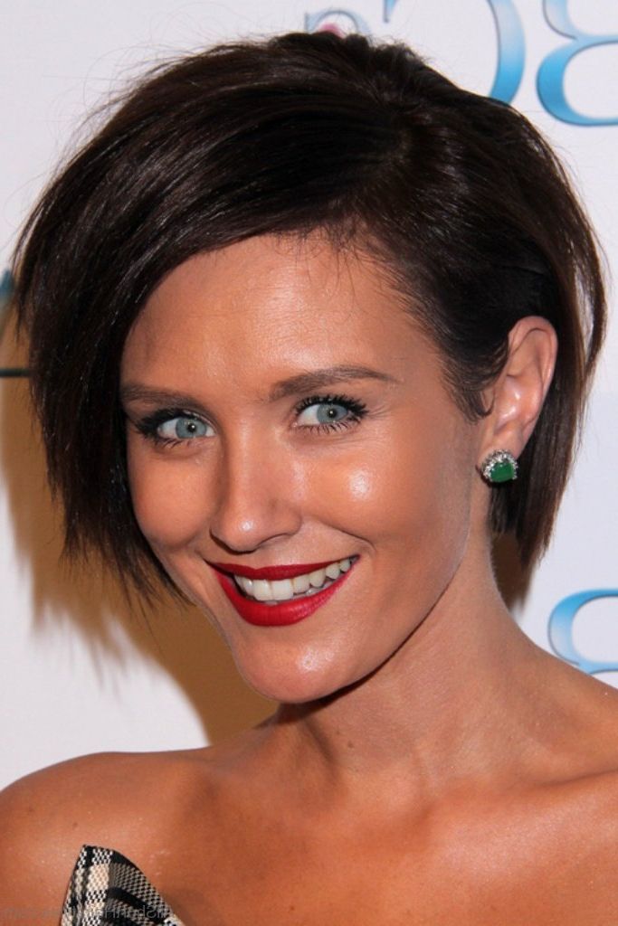 40 East Short Layered Hairstyles With Short Layered Long Hairstyles (Photo 14 of 25)