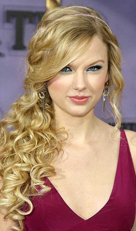 5 Curly Ponytail Ideas That You Should Try Pertaining To Low Curly Side Ponytail Hairstyles For Prom (Photo 7 of 25)