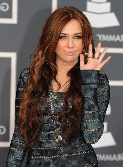 Miley Cyrus Long Red Hairstyles – Hairstyles Weekly With Regard To Miley Cyrus Long Hairstyles (View 16 of 25)