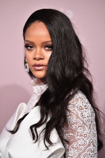 Rihanna Long Hairstyles Looks – Stylebistro Intended For Rihanna Long Hairstyles (Photo 22 of 25)