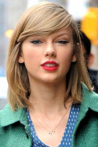 Taylor Swift In Top 10 Best Haircuts For Long Necks For Girls Intended For Long Neck Hairstyles (View 2 of 25)