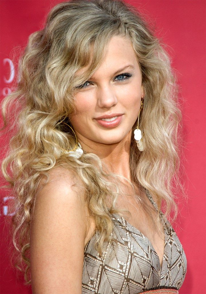 Taylor Swift's Complete Hair Evolution | Instyle Australia With Regard To Taylor Swift Long Hairstyles (Photo 12 of 25)