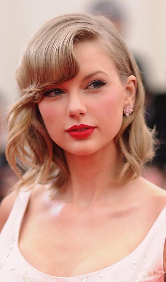 Top 10 Taylor Swift Hairstyles To Inspire You Regarding Taylor Swift Long Hairstyles (Photo 14 of 25)