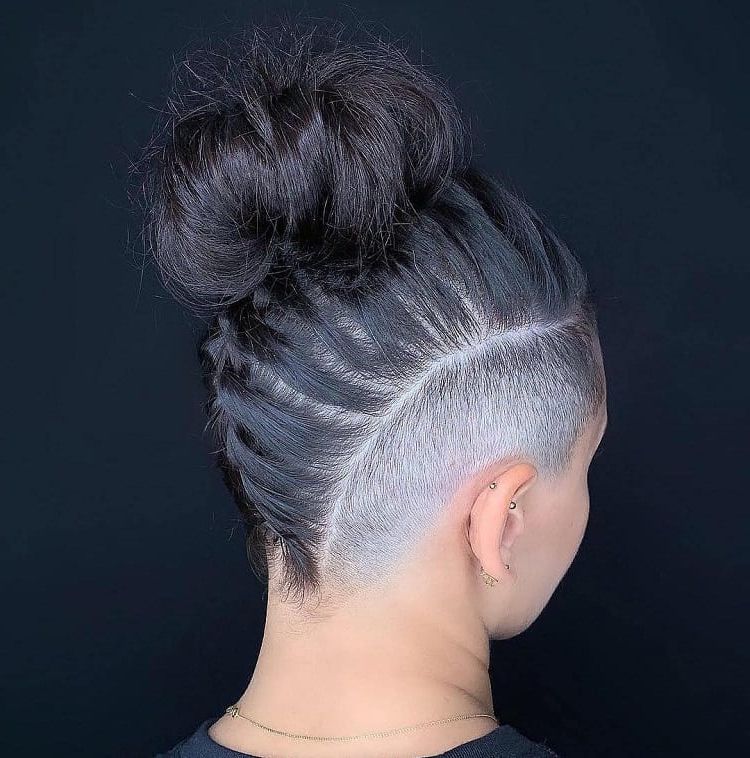 10 Offbeat Mohawk Hairstyles With Shaved Sides For Women Intended For Shaved Sides Mohawk Hairstyles (Photo 3 of 25)