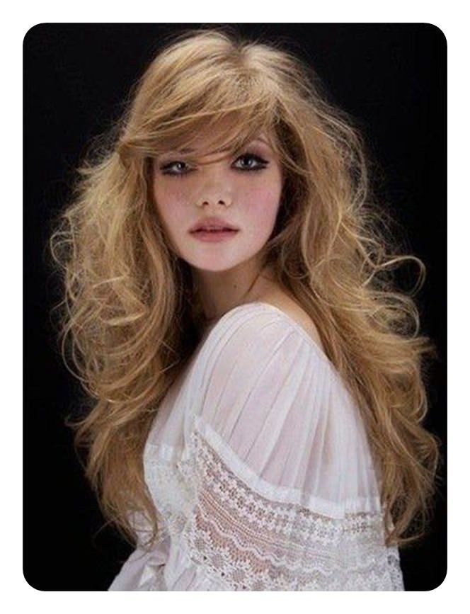 125+ Nostalgic Chic '70s Hairstyles That You Should Copy Within Loose Flowy Curls Hairstyles With Long Side Bangs (View 20 of 25)