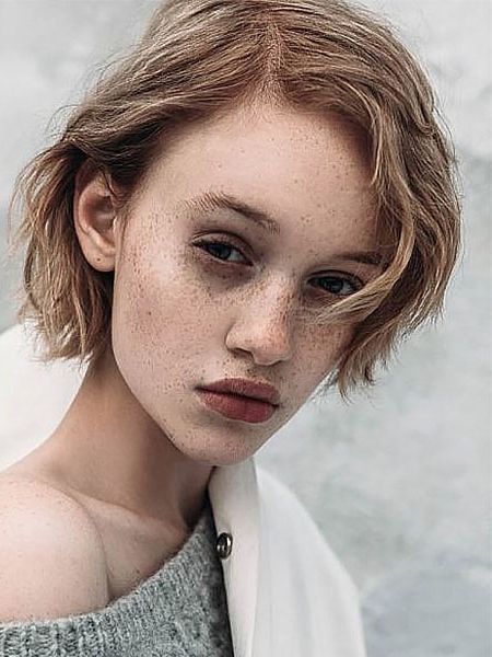 15 Most Attractive Short Wavy Hairstyles In 2019 – The Trend For Blunt Wavy Bob Hairstyles With Center Part (View 12 of 25)