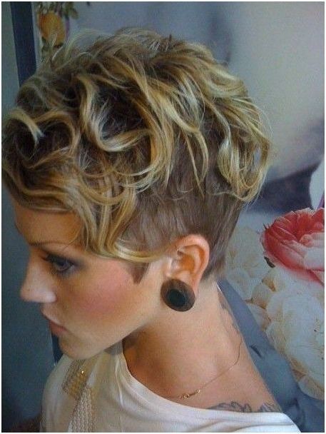 20 Lovely Wavy & Curly Pixie Styles: Short Hair – Popular With Pixie Haircuts With Bangs And Loose Curls (Photo 1 of 25)