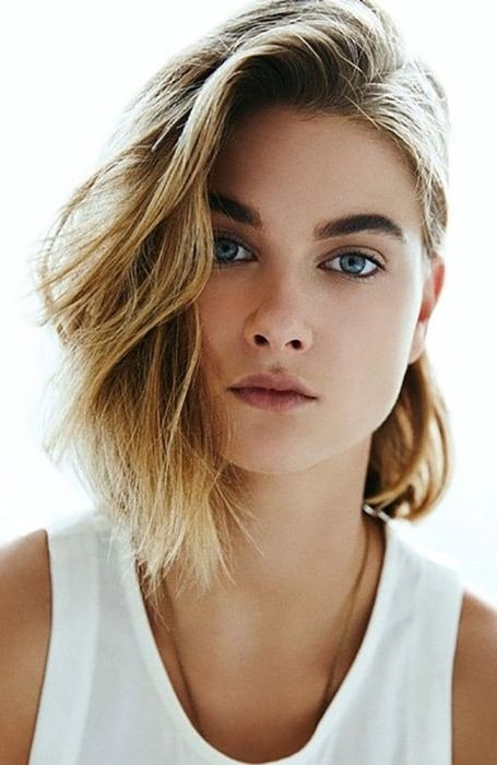 20 Stunning Deep Side Part Hairstyles – The Trend Spotter Intended For Middle Parted Relaxed Bob Hairstyles With Side Sweeps (Photo 15 of 25)