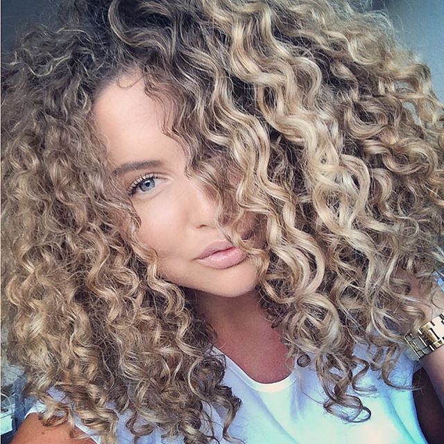 54 Nice Cute Curly Hairstyles For Medium Hair 2017 With Regard To Curls And Blonde Highlights Hairstyles (View 2 of 25)