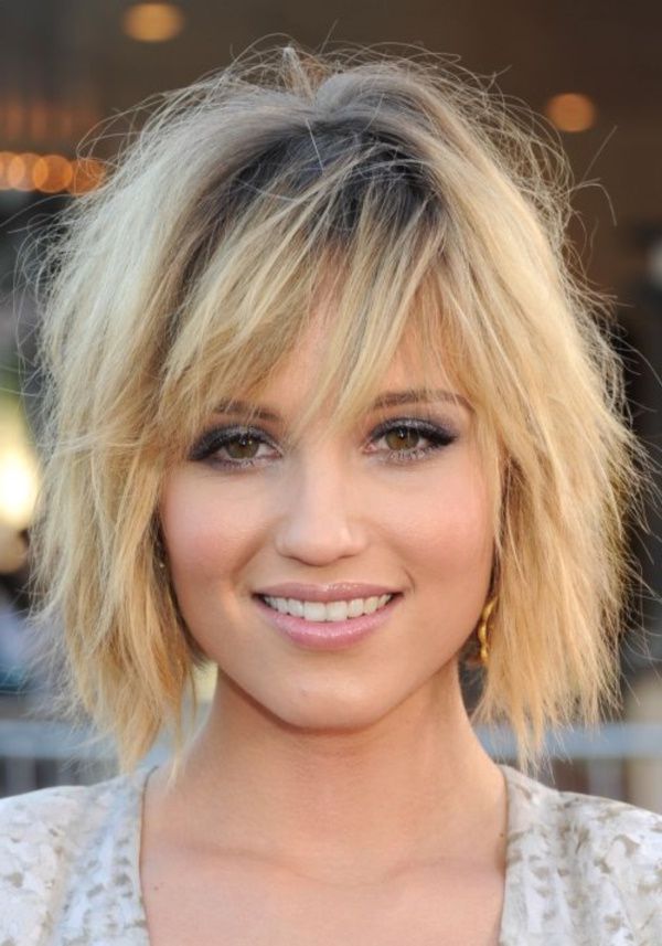 81 Beautiful Feather Hairstyles For Girls Throughout Layered And Outward Feathered Bob Hairstyles With Bangs (Photo 13 of 25)
