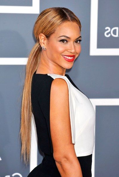 Beyonce's Greatest Hairstyles: 31 Ideas For Curly, Textured With Straight Side Ponytail Hairstyles With Center Part (Photo 25 of 25)
