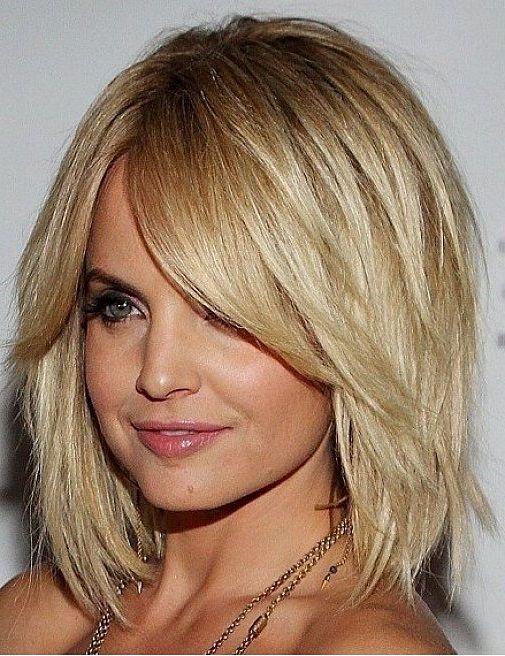 Blonde Layered Bob Hairstyles For Women With Side Bangs For Intended For Shoulder Length Bob Hairstyles With Side Bang (View 15 of 25)