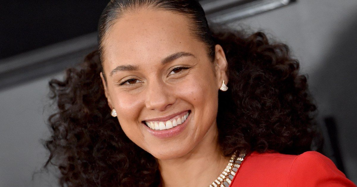 The Secret To Alicia Keys' No Makeup Makeup At The 2019 Throughout Alicia Keys Glamorous Mohawk Hairstyles (View 21 of 25)