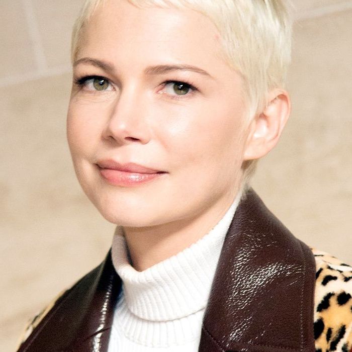 10 Short Haircuts For Round Faces With Cropped Pixie Haircuts For A Round Face (Photo 17 of 25)