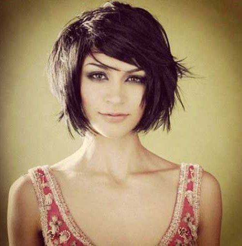 15 Unique Chin Length Layered Bob In Jaw Length Choppy Bob Hairstyles With Bangs (View 9 of 25)