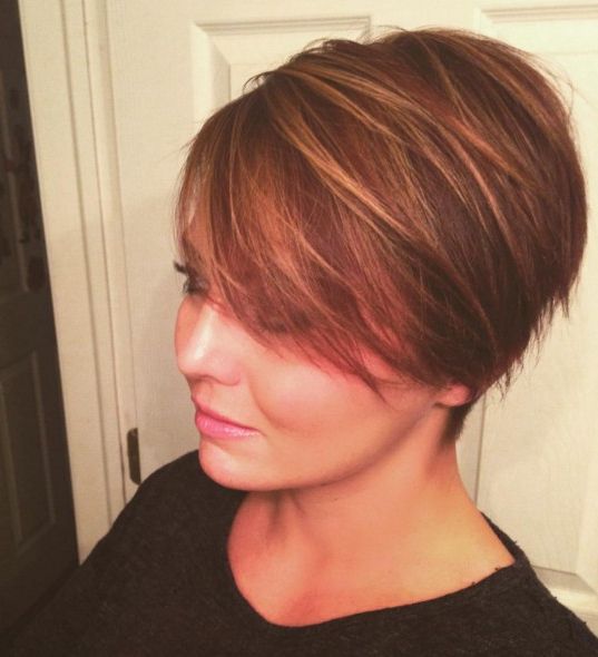 18 Beautiful Short Hairstyles For Round Faces – Pretty Designs Inside Color Highlights Short Hairstyles For Round Face Types (Photo 5 of 25)