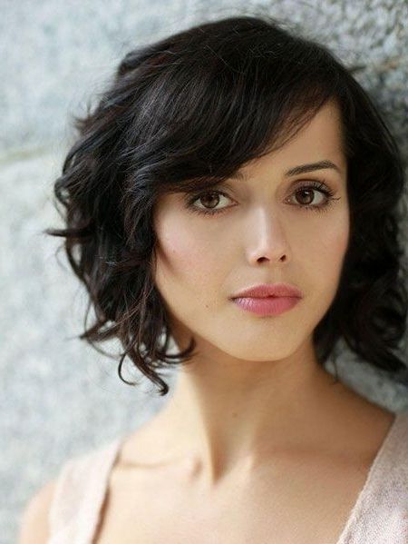 20 Feminine Short Hairstyles For Wavy Hair: Easy Everyday With Regard To Curly Messy Bob Hairstyles With Side Bangs (Photo 16 of 25)