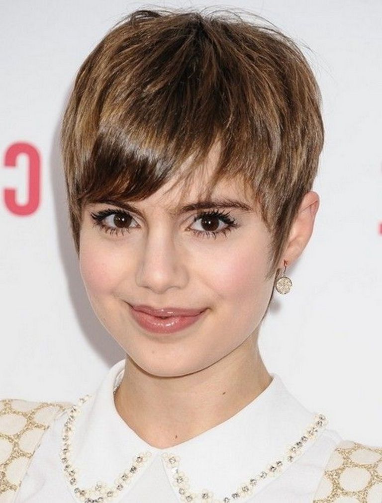 25+ Short Hair Trends For Round Faces Chosen For 2019 | Pouted Throughout Cropped Pixie Haircuts For A Round Face (Photo 9 of 25)