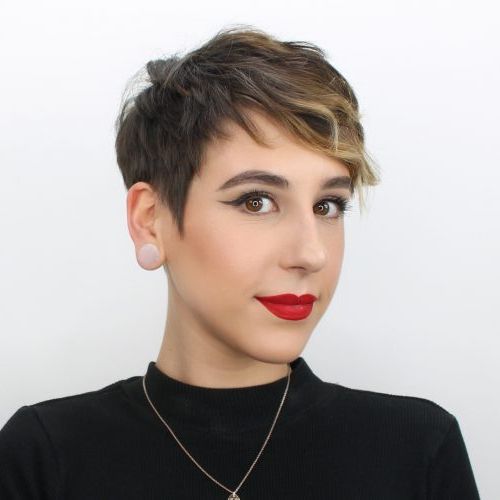 34 Most Flattering Short Hairstyles For Round Faces Intended For Cropped Hairstyles For Round Faces (View 16 of 25)