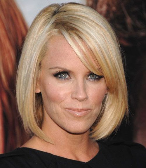 55+ Cute Bob Haircuts And Hairstyles 2019 – Long, Short, And Inside Simple Side Parted Jaw Length Bob Hairstyles (Photo 17 of 25)