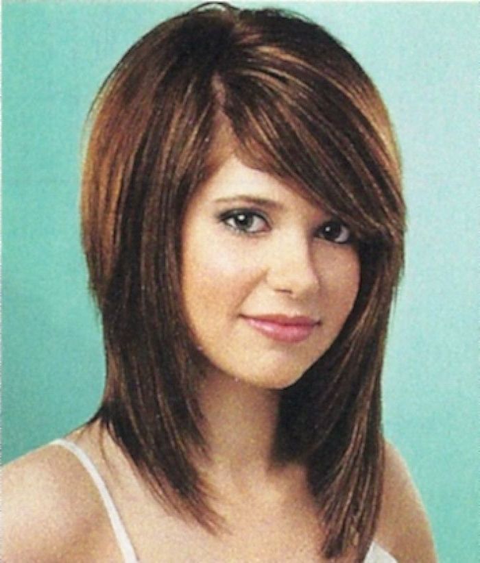 96 Shoulder Length Layered Side Swept Bangs Hairstyles Inside Asymmetrical Side Sweep Hairstyles (Photo 6 of 25)