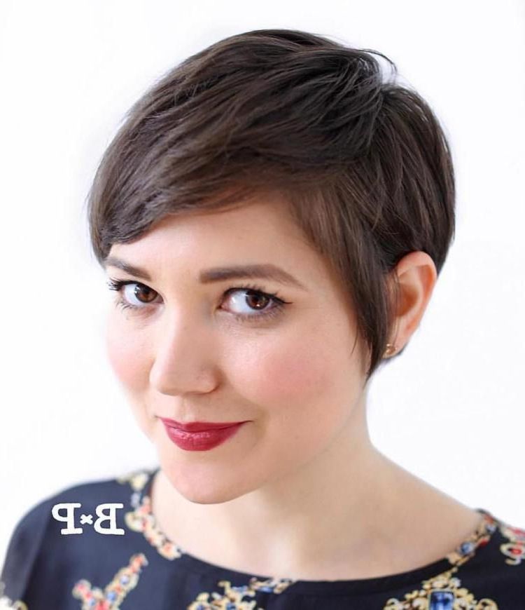 Épinglé Sur Short Hairs Throughout Neat Pixie Haircuts For Gamine Girls (Photo 1 of 25)