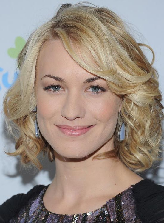 Messy Short Bob Hairstyles With Regard To Curly Messy Bob Hairstyles With Side Bangs (Photo 20 of 25)