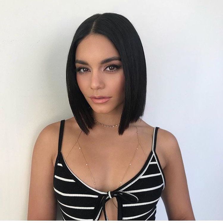Women's Sleek Above The Shoulders Blunt Bob With Center Part Intended For Sleek Blunt Bob Hairstyles (View 17 of 25)