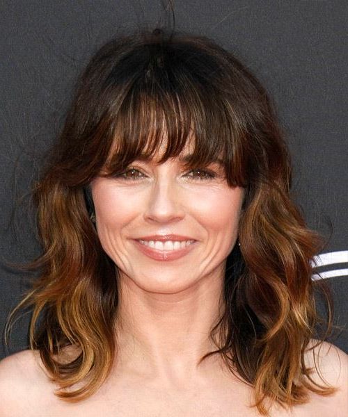 Linda Cardellini Long Wavy Layered Black And Copper Two Tone Throughout Newest Asymmetrical Copper Feathered Bangs Hairstyles (View 6 of 25)
