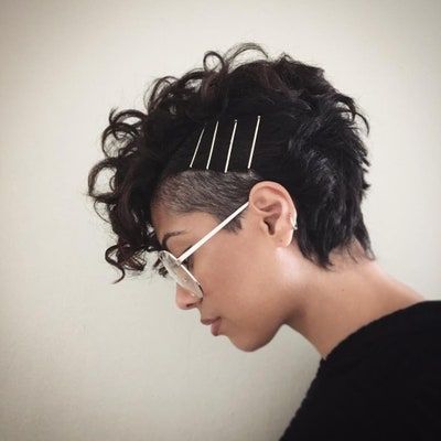 25 Bobby Pin Hairstyles You Haven't Tried But Should | Glamour Inside Recent Two Tone Undercuts For Natural Hair (View 6 of 25)