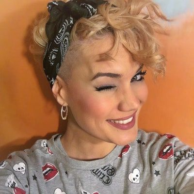 28 Curly Pixie Cuts That Are Perfect For Fall 2017 | Glamour Inside Most Recent Curly Pixie Hairstyles With Segmented Undercut (View 12 of 25)