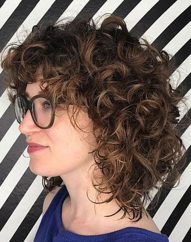 10 Shining Curly Medium Hairstyles For Women In 2020 2021 With Regard To Naturally Wavy Hairstyles With Bangs (View 22 of 25)