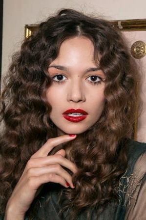 19 Incredibly Beautiful Long Curly Hair With Bangs With Wavy Textured Haircuts With Long See Through Bangs (View 20 of 25)