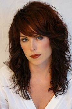 23 Chic Choppy Bangs For Women That Are Popular For 2019 Pertaining To Layered Wavy Hairstyles With Curtain Bangs (Photo 18 of 25)